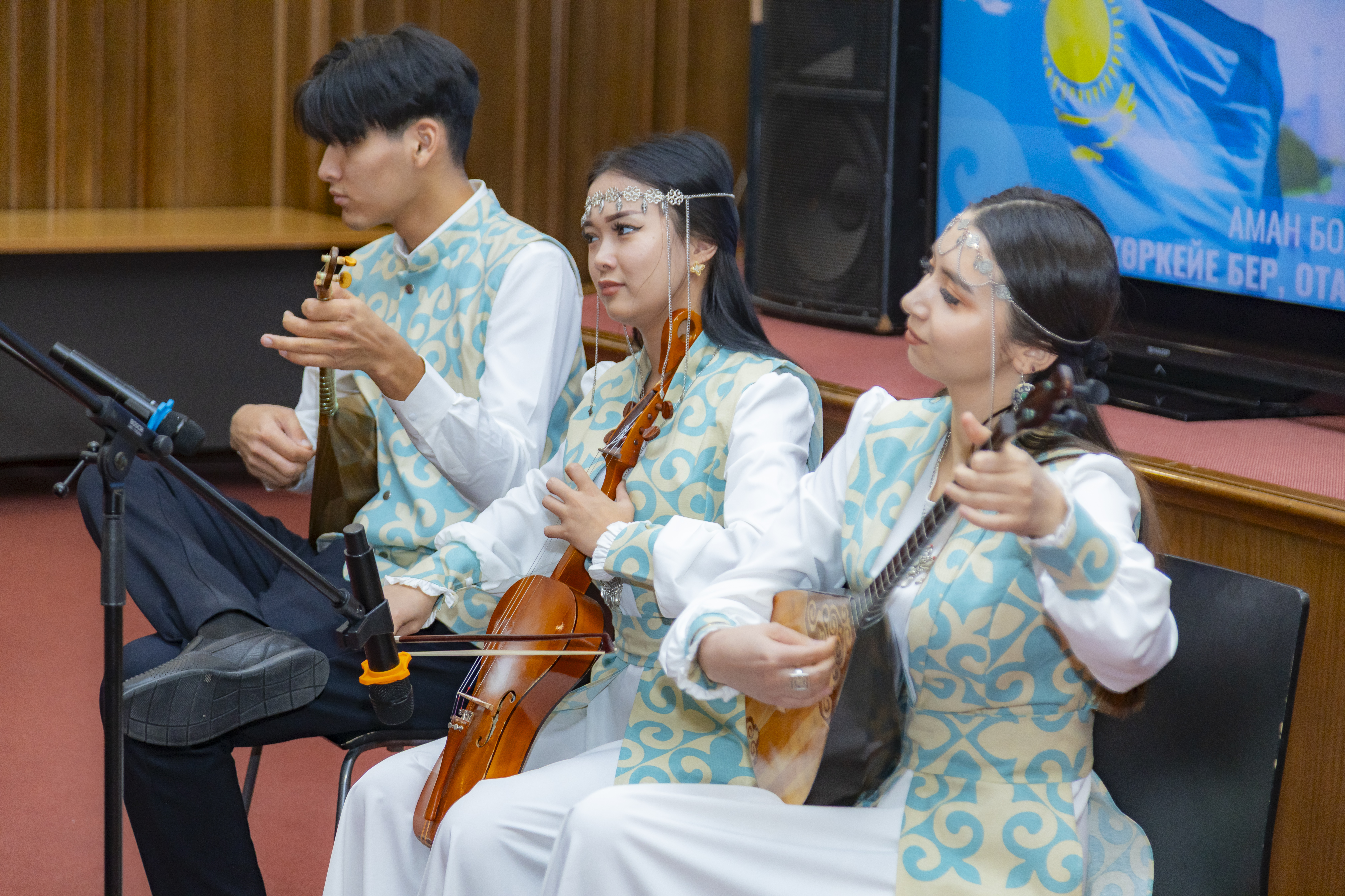 Сотрудников КазСтандарта наградили в МТИ РК