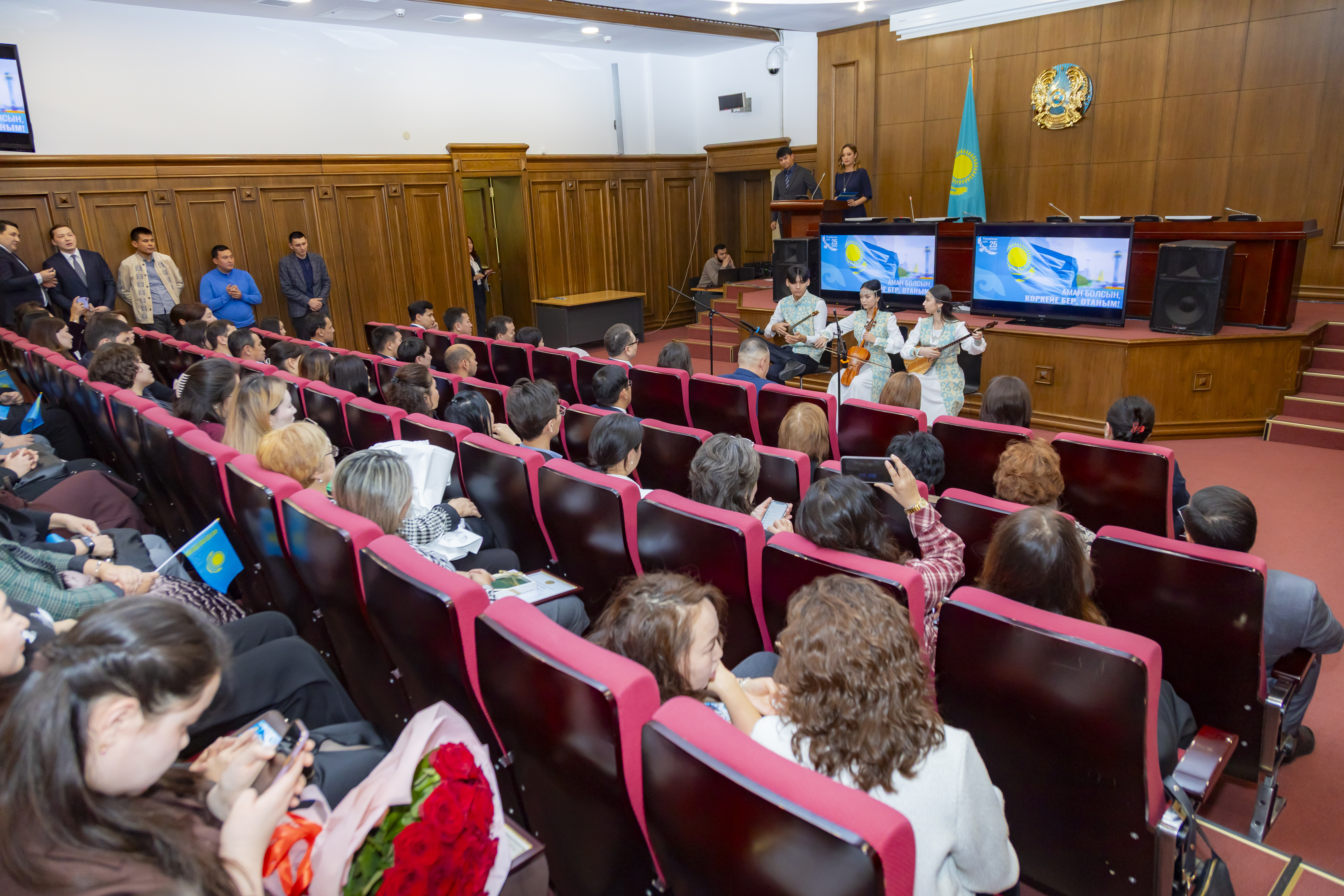 Сотрудников КазСтандарта наградили в МТИ РК